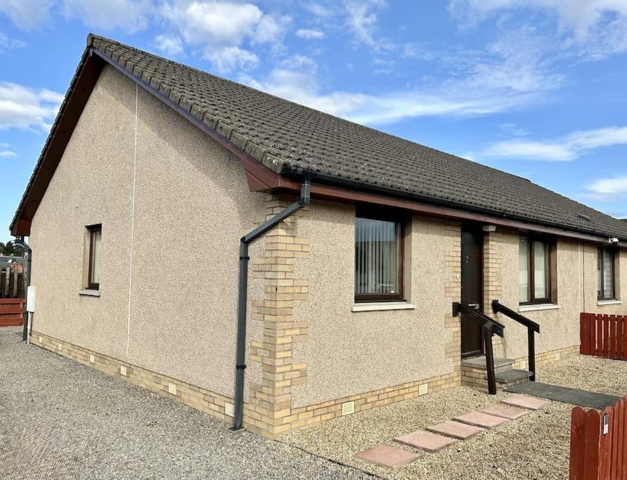 Cosy At Camden, Entire Bungalow Evanton ภายนอก รูปภาพ